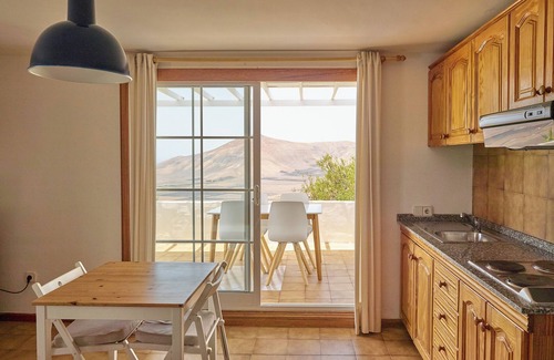 Yaiza House | Holiday Home 'Finca La Calerita B' with Sea View