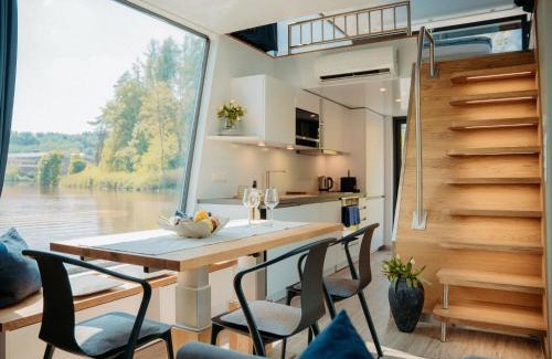 Mettlach House | Holiday Home Floating Home-Hausboot Saarschleife by Interhome