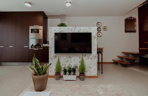 Ponte de Lima Bed & Breakfast | Holiday Home 'Fonte Do Pinheiro Boutique' with Mountain View, Wi-Fi and Air Conditioning