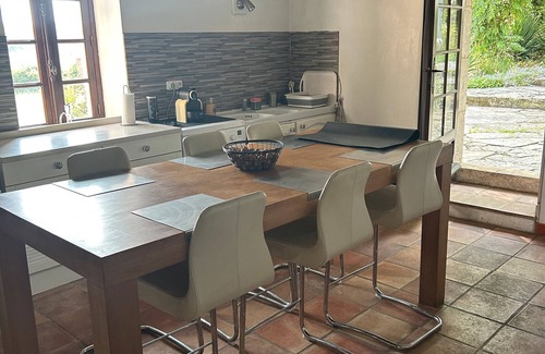 Montaigu-de-Quercy House | Holiday Home 'Le Clos Des Fées' with Private Terrace, Shared Garden and Wi-Fi