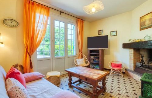 Vendays-Montalivet House | Holiday Home La Bruyère by Interhome