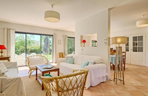 Saint-Gildas-de-Rhuys House | Holiday Home Charme de Kerfago by Interhome