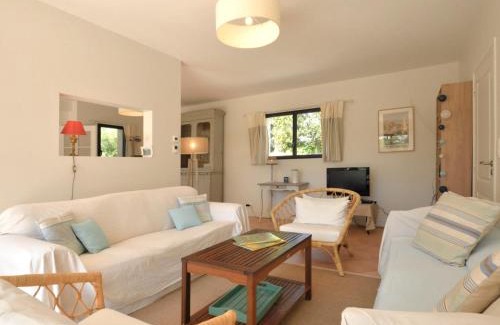 Saint-Gildas-de-Rhuys House | Holiday Home Charme de Kerfago by Interhome