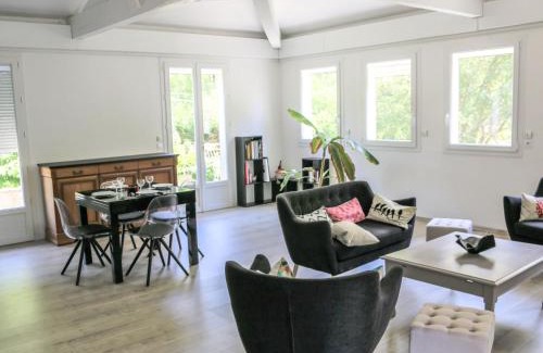 Saint-Vivien-de-Medoc House | Holiday Home Crabot by Interhome