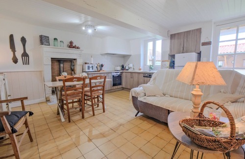 Allemans House | Holiday Home 'Gîte Le Moutat-Chez Georges' with Private Terrace