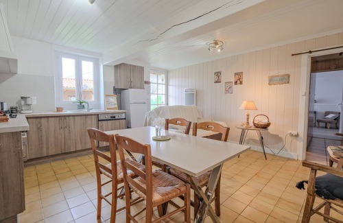 Allemans House | Holiday Home 'Gîte Le Moutat-Chez Georges' with Private Terrace