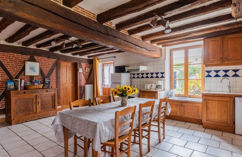 Fresnes House | Holiday Home 'Gîte Des Aulneaux' with Private Terrace, Private Garden and Wi-Fi