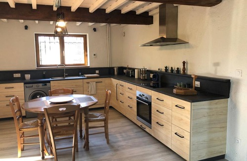 Corbelin House | Holiday Home 'Havre De Paix Et De Verdure' with Private Terrace, Private Garden and Wi-Fi