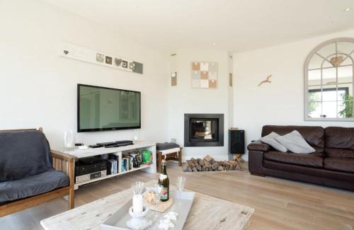 Plouarzel House | Holiday Home Hidel by Interhome