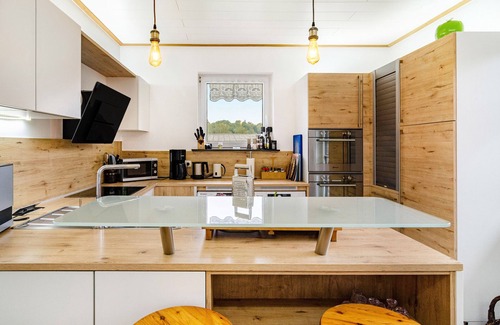 Trendelburg House | Holiday Home 'Hillebrand' with Private Terrace, Private Garden and Wi-Fi