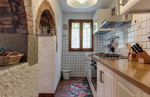 Saturnana House | Holiday Home 'Il Ricavo' with Mountain View, Private Garden and Wi-Fi