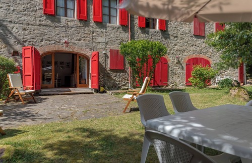 Saturnana House | Holiday Home 'Il Ricavo' with Mountain View, Private Garden and Wi-Fi