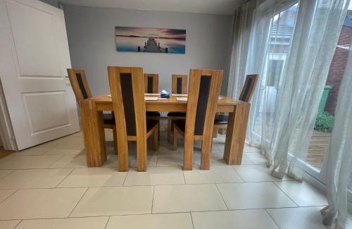 Canton House | Holiday Home In Cardiff, Sleeps 8
