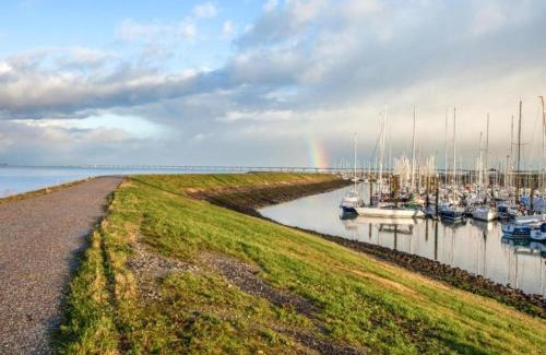 Colijnsplaat House | Holiday Home in Colijnsplaat near Oosterschelde, cleaning included