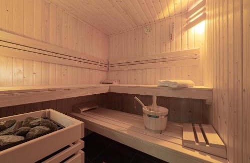 Colijnsplaat House | Holiday Home in Colijnsplaat by the Lake