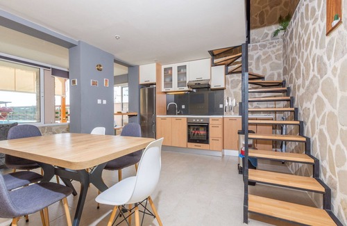 Sibenik House | Holiday Home in Donje Polje near Seabeach