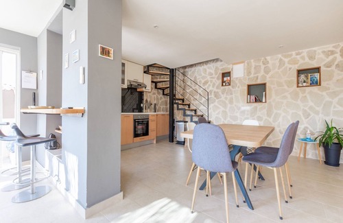 Sibenik House | Holiday Home in Donje Polje near Seabeach