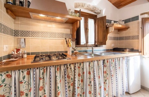 Stilo House | Holiday Home in Guardavalle near River