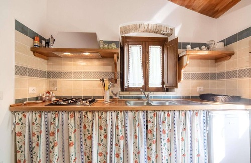 Stilo House | Holiday Home in Guardavalle near River