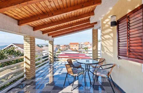Maslenica House | Holiday Home in Jasenice near Maslenica Beach