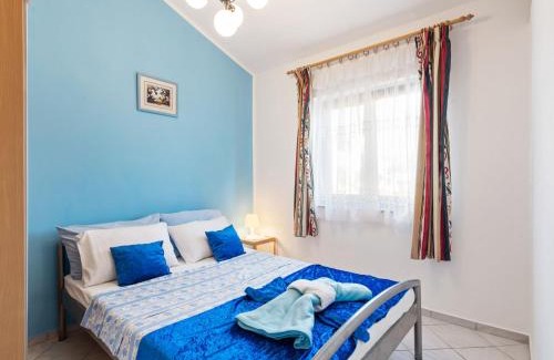 Maslenica House | Holiday Home in Jasenice near Maslenica Beach