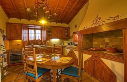 Tacoronte House | Holiday home in La Caridad with pool and whirlpool