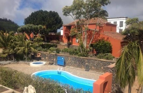 Tacoronte House | Holiday home in La Caridad with pool and whirlpool