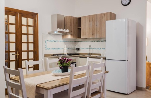 Lu Bagnu House | Holiday Home in Lu Bagnu near Beaches