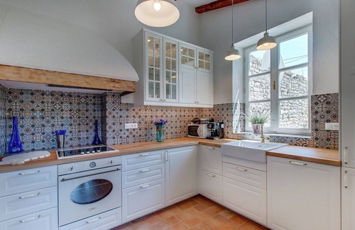 Mali Losinj House | Holiday Home in Osor near Sandy Beach