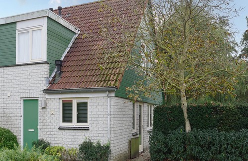 Wemeldinge House | Holiday Home in Peaceful Dutch Park with Terrace