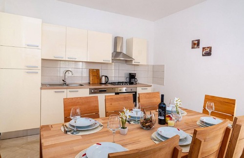 Velim House | Holiday Home in Stankovci with Pool