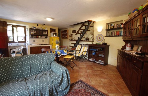 Stazzema House | Holiday Home in Stazzema with 2 bedrooms sleeps 5