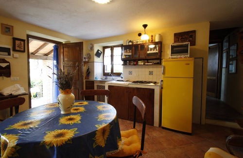 Stazzema House | Holiday Home in Stazzema with 2 bedrooms sleeps 5