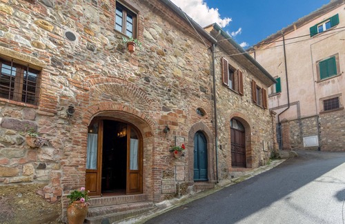 Orciatico House | Holiday Home in Tuscany with Pool