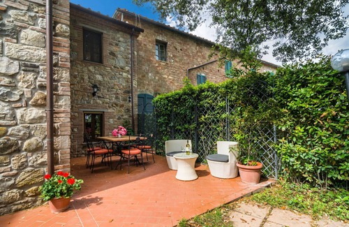 Orciatico House | Holiday Home in Tuscany with Pool