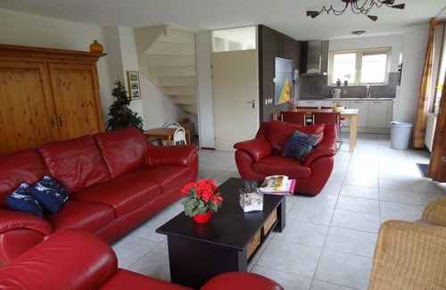 Wemeldinge House | Holiday Home in Zeeland with Garden