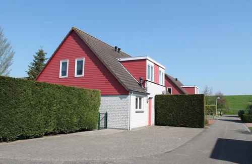 Wemeldinge House | Holiday Home in Zeeland with Garden
