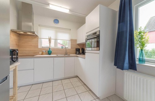 Wemeldinge House | Holiday Home in Zeeland with Spacious Garden