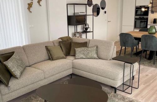 Wemeldinge House | Holiday Home in Zeeland with Workation Setup