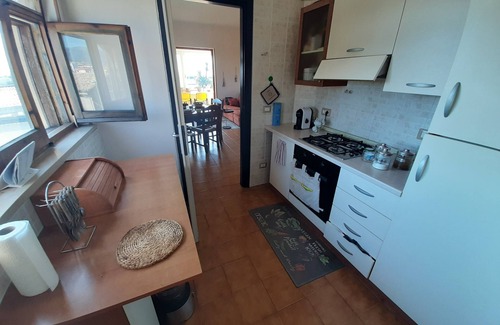 Marina di Davoli House | Holiday home with garden and sea view