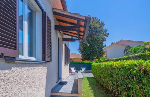 Marina di Pietrasanta House | Holiday Home Francesca by Interhome
