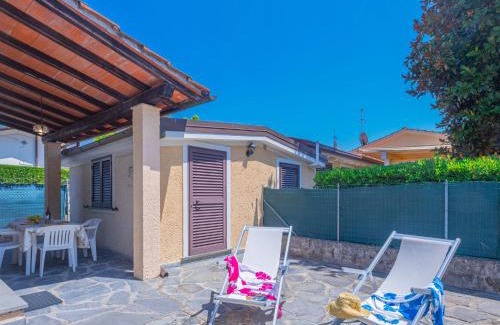 Marina di Pietrasanta House | Holiday Home Francesca by Interhome