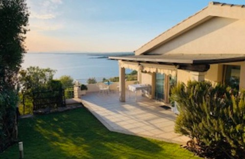 Terra Mala House | Holiday Home 'Daisy' with Sea View, Wi-Fi and Air Conditioning