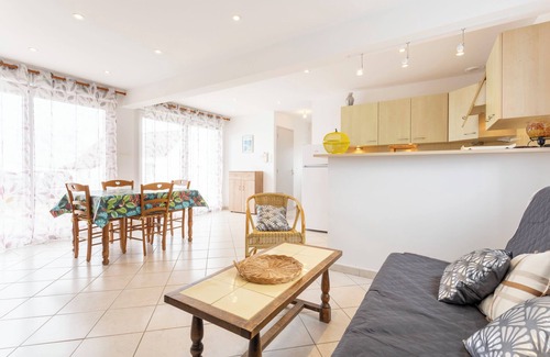 Trevignon House | Holiday Home 'Jacqueline Face À La Mer' with Sea View, Private Garden and Wi-Fi