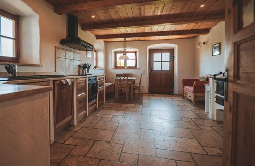 Ebersberg District House | Holiday Home 'Kaiser' with Mountain View, Private Terrace and Wi-Fi