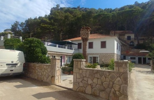 Zastrazisce House | Holiday Home Kokić - Four Bedroom Holiday Home With Terrace And Sea View