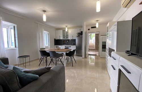 Pisak Cottage | Holiday home Kuzmanic with private pool and sea view