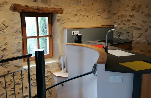 Crozes-Hermitage House | Holiday Home 'Les Lavoirs' with Mountain View