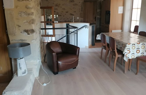 Crozes-Hermitage House | Holiday Home 'Les Lavoirs' with Mountain View