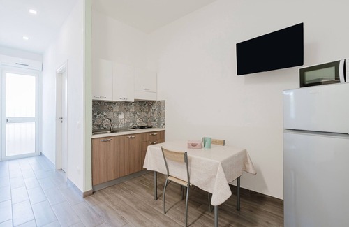 Mazara del Vallo Apartment | Holiday Home 'La Perla Di Mare - Ambra' with Shared Pool, Wi-Fi and Air Conditioning